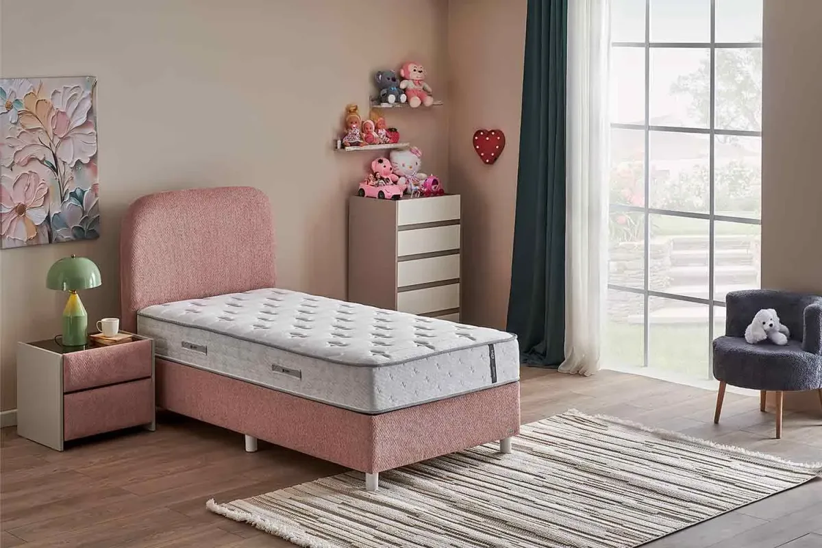 Bambi Dozy Set - pembe renk, yatak odasında