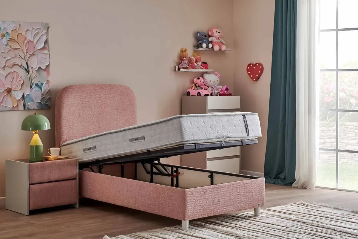Bambi Dozy Set - bazası açık, yatak odasında