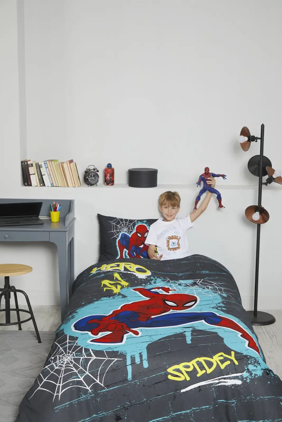 Özdilek Spiderman Street Tek Kişilik Lisanslı Lastikli Çarşaf Çocuk Nevresim Takımı
